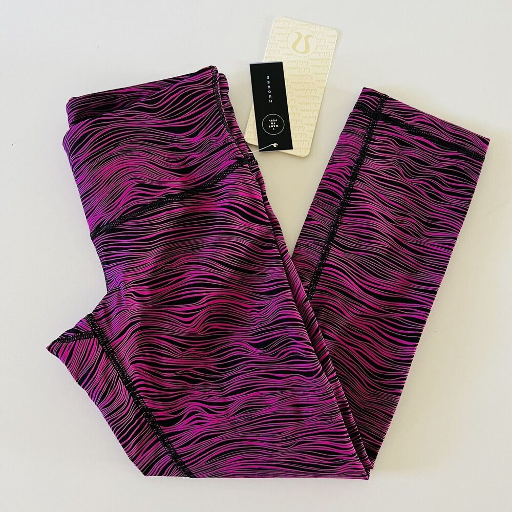 LULULEMON ATHLETICA Life Lines Polar Pink Wunder Under Crop III Leggings - US 4
